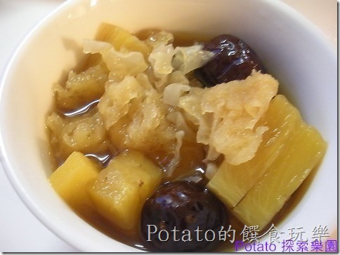 紅棗白木耳鳳梨甜湯