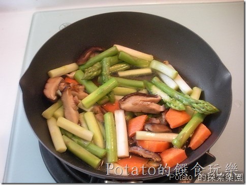 《食譜》035 蘆筍炒海鮮