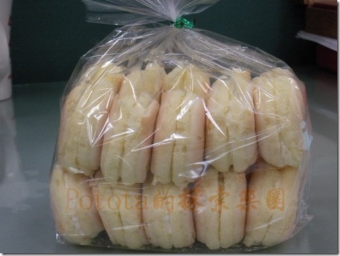 台南甘本堂。我們小護士極力推薦商品---小綿綿外層是蓬鬆的海棉蛋糕，內餡是濃郁奶油及白巧克力，有幸福的滋味，最吸引人的是它不甜，讓妳忍不住一口接一口，會上癮ㄛ！