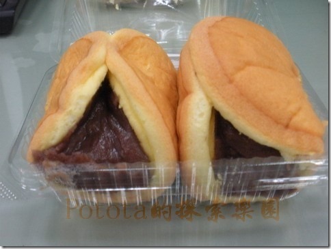 台南甘本堂。招牌元寶蛋糕有紅豆及克林姆(奶油)口味，紅豆口感綿密且不甜，是喝下午茶的最佳點心；克林姆(奶油)口味因為沒買，無法形容那滋味。