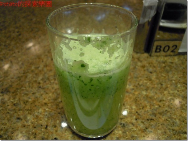 高雄漢神巨蛋海港餐廳。檸檬小黃瓜汁--超級好喝，非常美味可口。