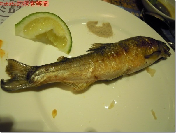 高雄漢神巨蛋海港餐廳。同事吃的--借拍一下。