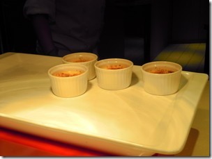 高雄漢神巨蛋海港餐廳。麵包、餅乾及蛋糕甜點區--很多樣的選擇。