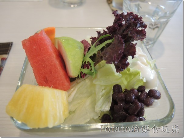 蔬果沙拉--很豐富、也很好吃