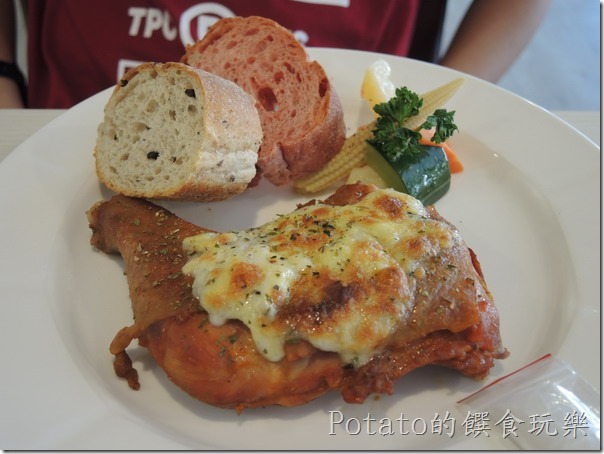 紐澳良辣味帶骨雞腿排NT250元