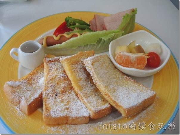 白色曙光的法國土司早午餐