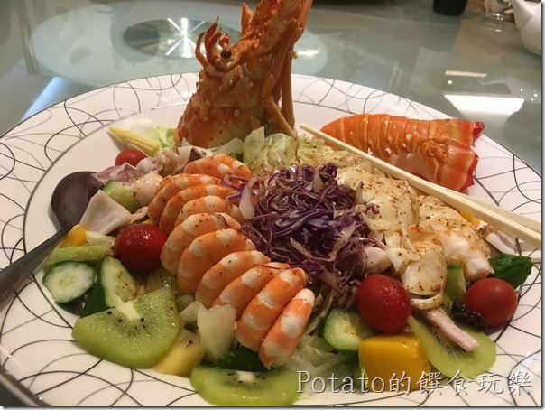 闔家歡餐館的龍蝦沙拉