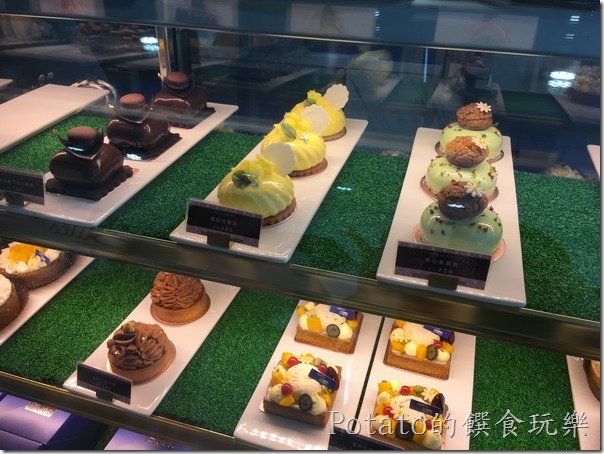 bye bye blues Taiwan櫥窗1