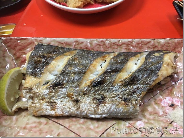 台南竹仔店海鮮燒烤考白帶魚