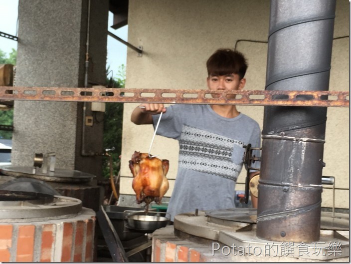 宜蘭壯圍大嵌城甕缸雞出爐