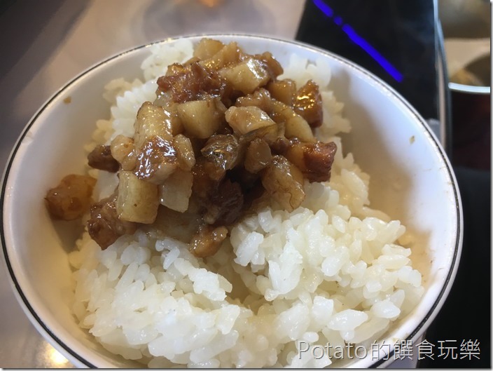 宜蘭壯圍大嵌城甕缸雞肉燥拌飯