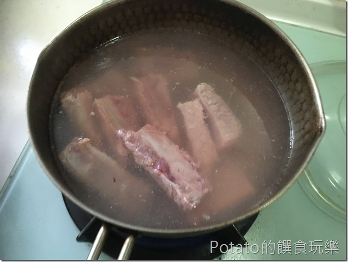 400花生排骨湯汆燙1