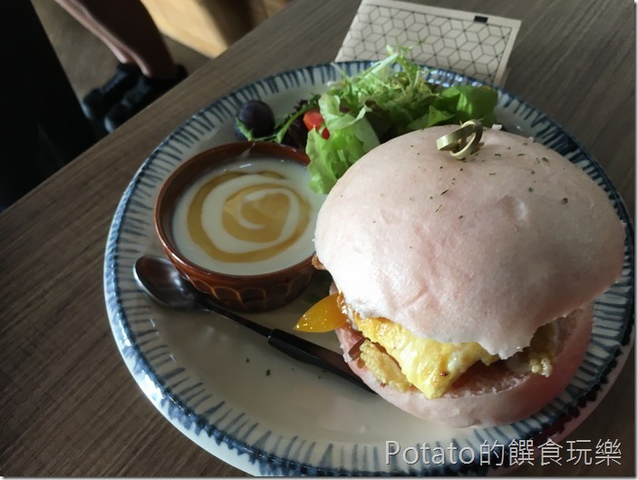 豆弄早午餐雞腿堡