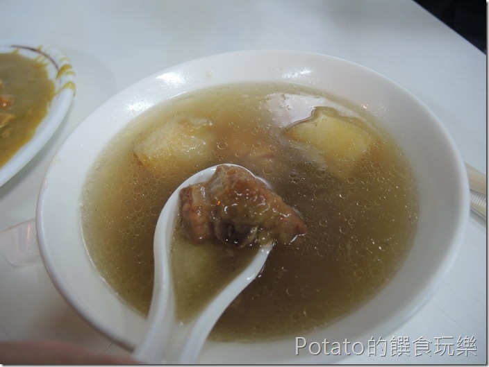 上富小吃店排骨酥湯