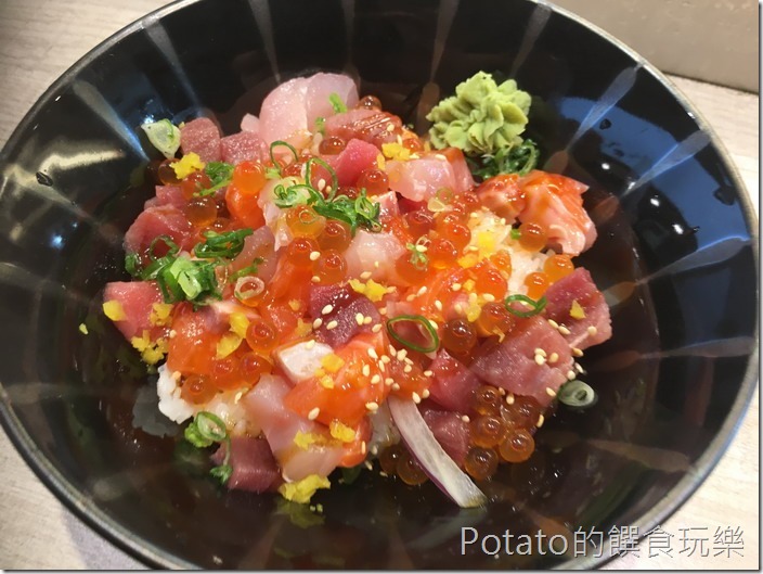 東港漁郎生魚片散壽司