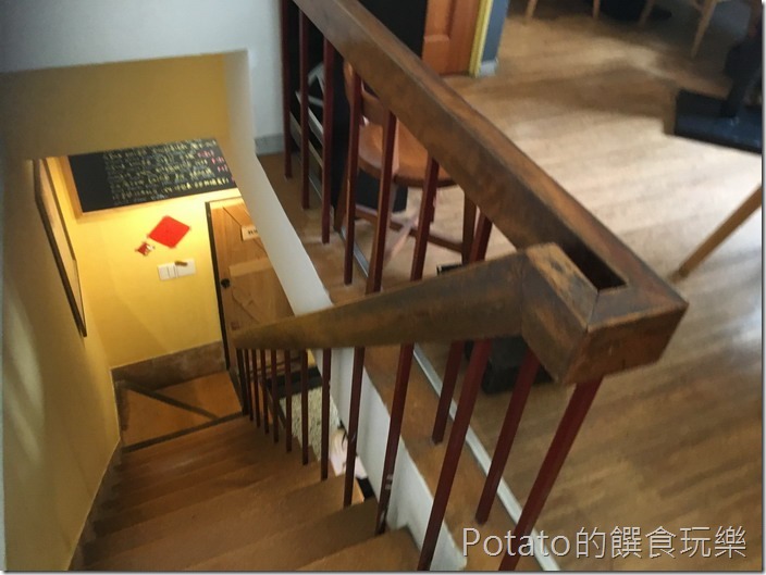 小巷裡的11號樓梯