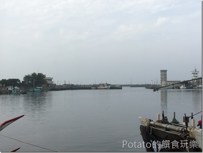 蚵仔寮漁港白天