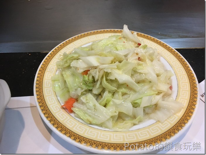 登野精緻鐵板料理高麗菜