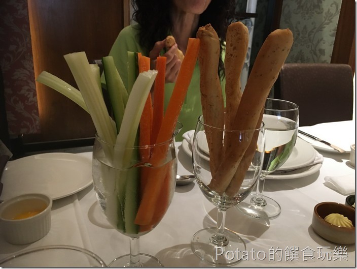 尼法法式餐廳蔬菜棒及麵包棒