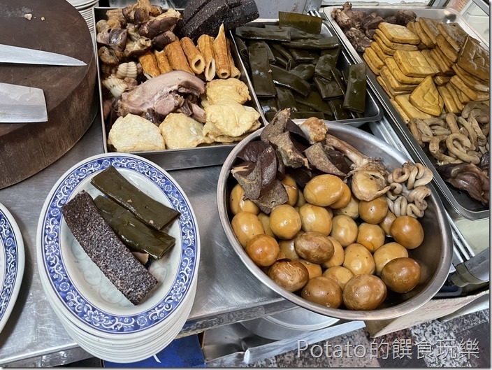 開山路無名陽春麵滷味櫃1