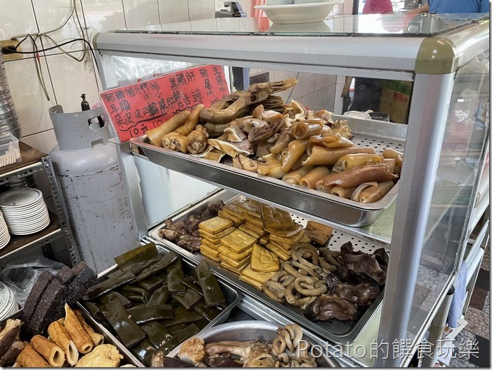 開山路無名陽春麵滷味櫃