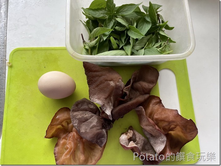 黑木耳炒蛋食材