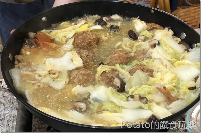 《年菜料理》0439 簡單美味好料理的【獅子頭白菜滷】