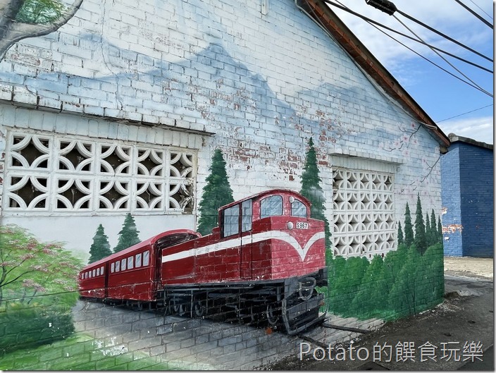 胡厝寮彩繪村火車頭