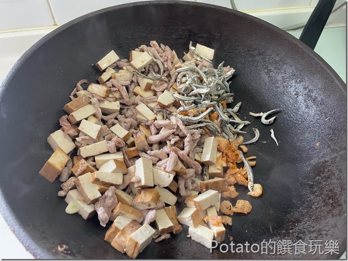 小魚乾糯米椒炒米粉12