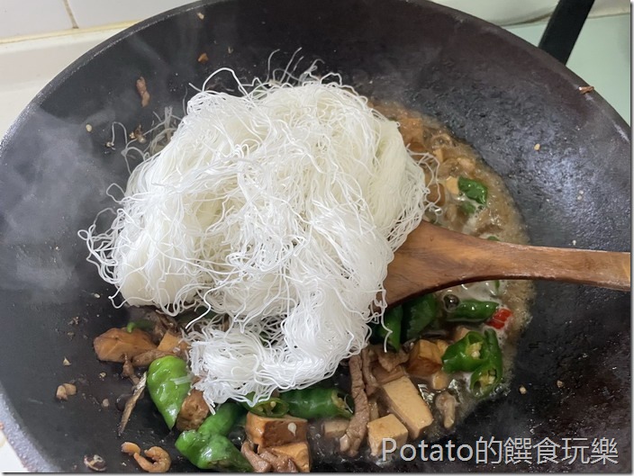 小魚乾糯米椒炒米粉4