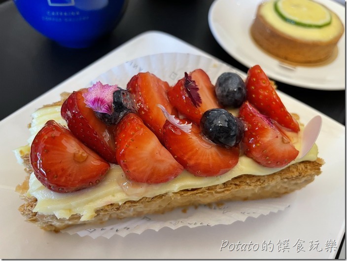 卡啡那台南市府店草莓拿破崙