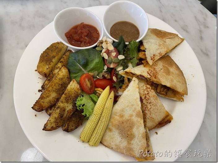 卡啡那台南市府店薄餅