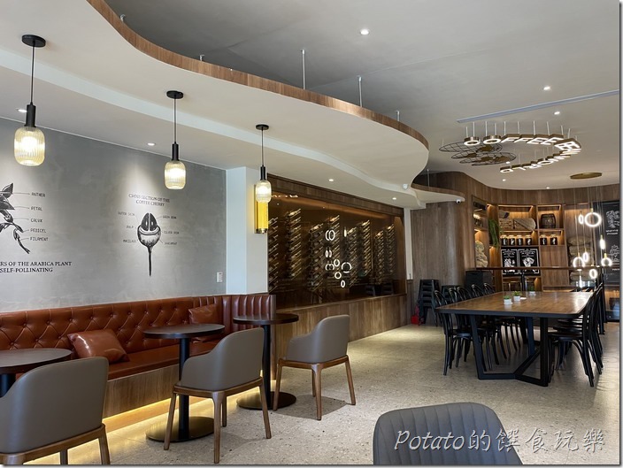 卡啡那台南市府店2