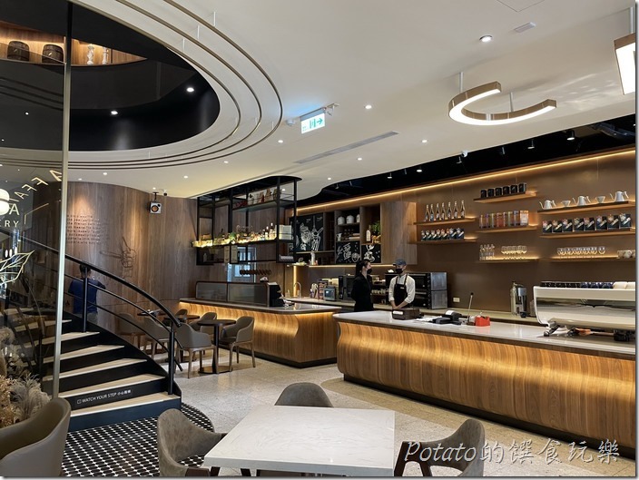 卡啡那台南市府店6