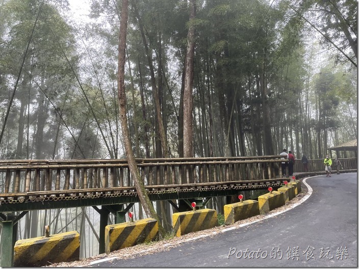 五元二角社區遊憩綠廊拱橋1