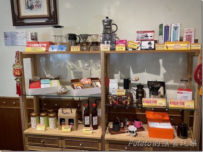 巴登咖啡店內販售商品