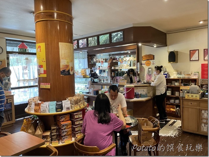 巴登咖啡店內1