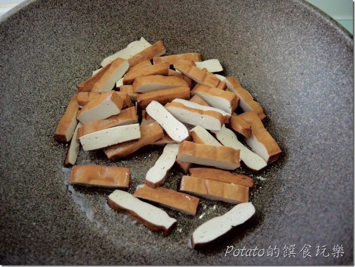 糯米椒炒小魚豆干2