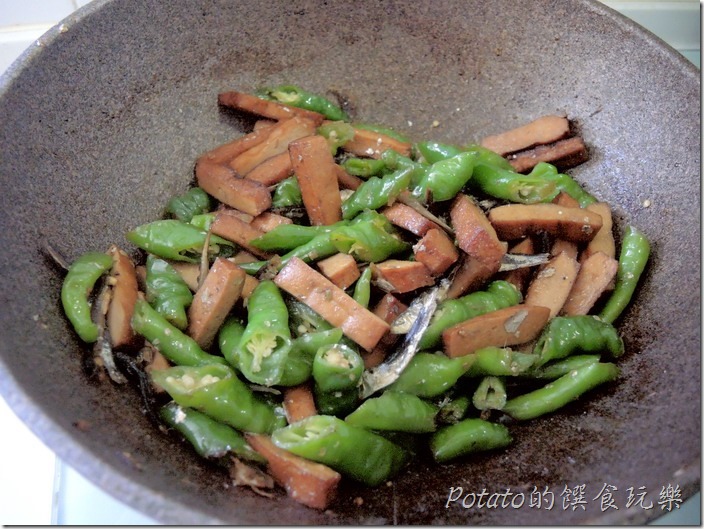 糯米椒炒小魚豆干5