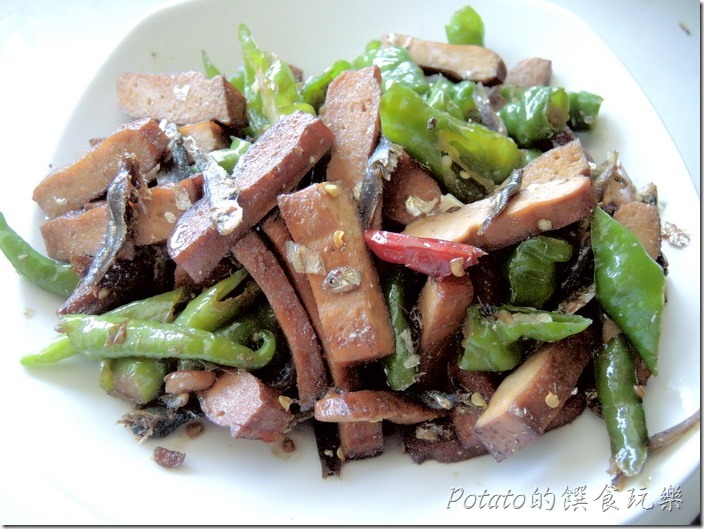 糯米椒炒小魚豆干6