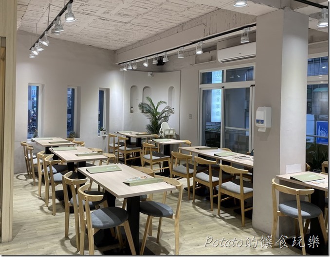 丸飯食事處空間