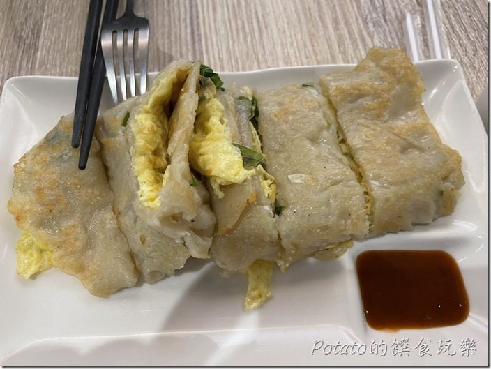 木可晨食九層塔蛋餅