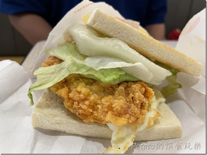 木可晨食卡啦雞吐司