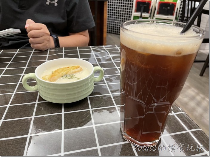 《台南美食》簡單美味又平價【貓樂義大利麵】