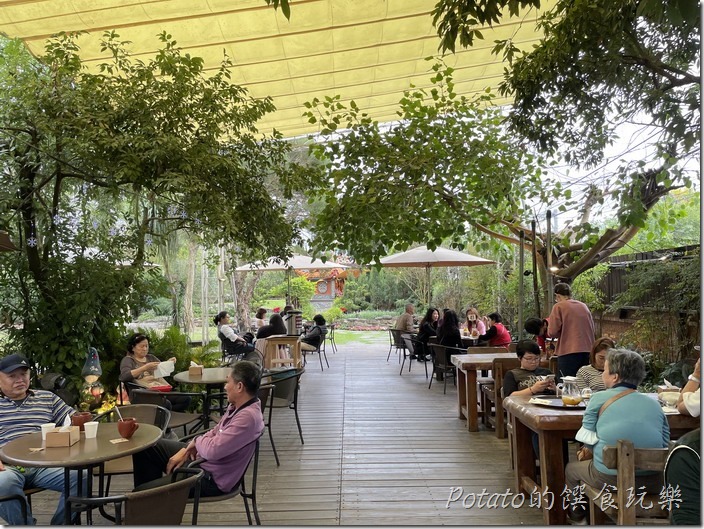 心之和烘培屋庭院