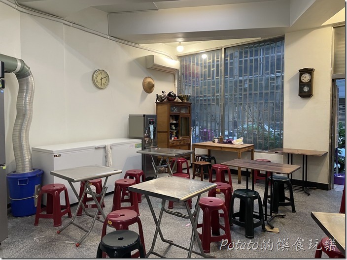 鳳姐鴨肉飯內用區