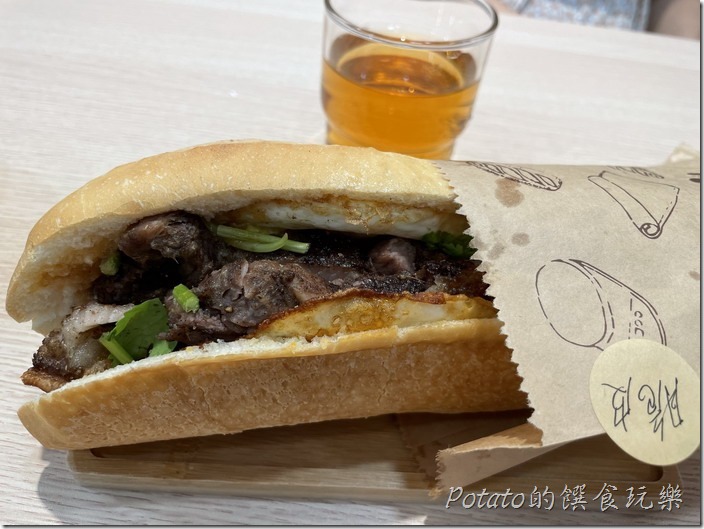 本比一家脆皮豬肉麵包