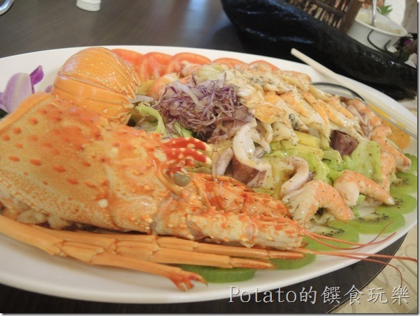 D花蓮闔家歡餐廳--龍蝦海鮮生菜沙拉
